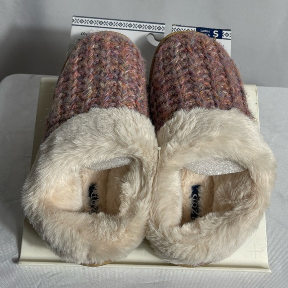 IZOD Ladies Knit Slippers Pink Multi Faux Fur Memory Foam Size S (5-6) - Picture 1 of 5